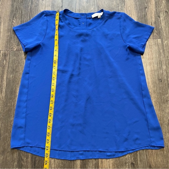 LOFT Short Sleeves Crew Neck Pleated Back Royal Blue Relaxed Fit Top Blouse MP - Picture 10 of 11